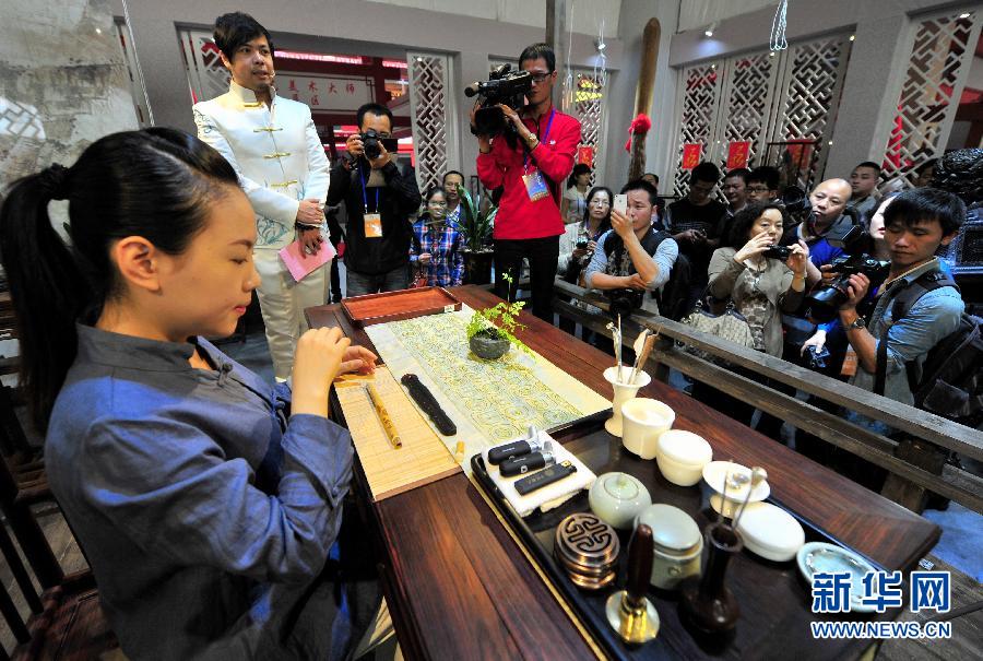 点击图片查看下一页